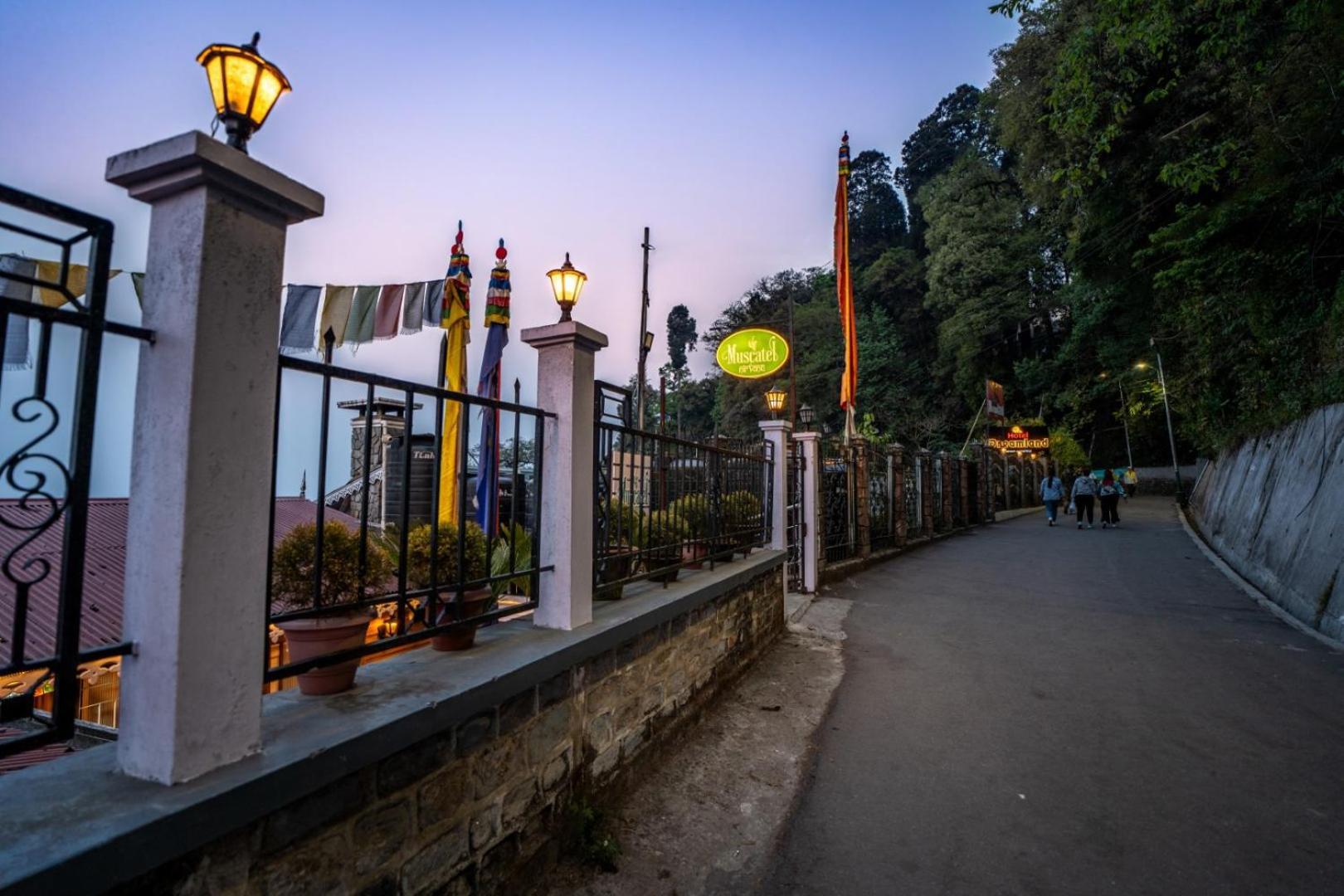 Muscatel Nirvana - At The Mall Road Darjeeling  Exterior foto